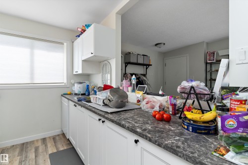 6103-6105 97A Avenue, Edmonton, AB - Indoor Photo Showing Kitchen