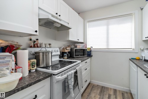 6103-6105 97A Avenue, Edmonton, AB - Indoor Photo Showing Kitchen