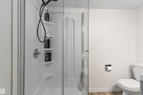 6103-6105 97A Avenue, Edmonton, AB - Indoor Photo Showing Bathroom