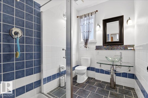 1004 Downey Way, Edmonton, AB - Indoor Photo Showing Bathroom
