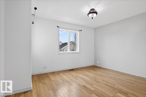 1004 Downey Way, Edmonton, AB - Indoor Photo Showing Other Room