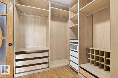 1004 Downey Way, Edmonton, AB - Indoor With Storage