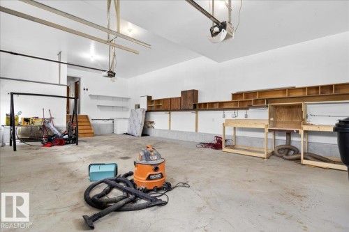 1004 Downey Way, Edmonton, AB - Indoor Photo Showing Garage