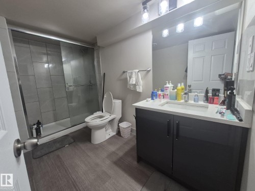 3308 18B Avenue, Edmonton, AB - Indoor Photo Showing Bathroom