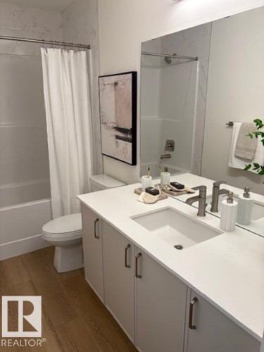 5039 Cawsey Link, Edmonton, AB - Indoor Photo Showing Bathroom
