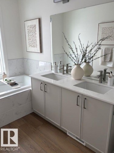 5039 Cawsey Link, Edmonton, AB - Indoor Photo Showing Bathroom