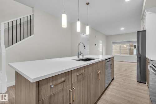 307 Brae Way, Leduc, AB - Indoor Photo Showing Kitchen With Upgraded Kitchen