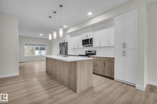 307 Brae Way, Leduc, AB - Indoor Photo Showing Kitchen With Upgraded Kitchen