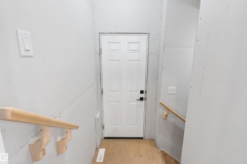 4568 Chegwin Wynd Sw, Edmonton, AB - Indoor Photo Showing Other Room