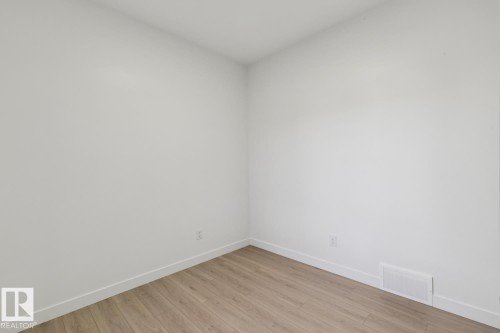 4568 Chegwin Wynd, Edmonton, AB - Indoor Photo Showing Other Room