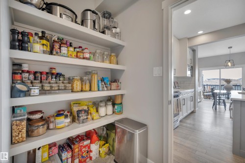 7490 Creighton Place, Edmonton, AB - Indoor