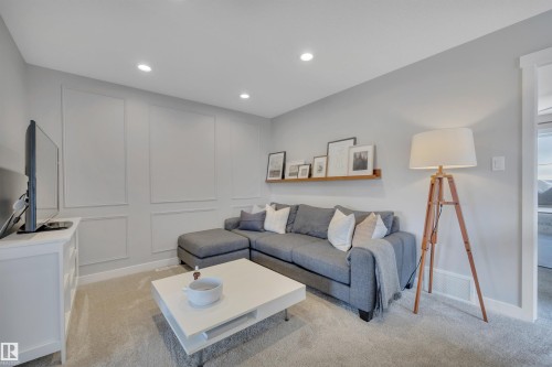 7490 Creighton Place, Edmonton, AB - Indoor Photo Showing Living Room