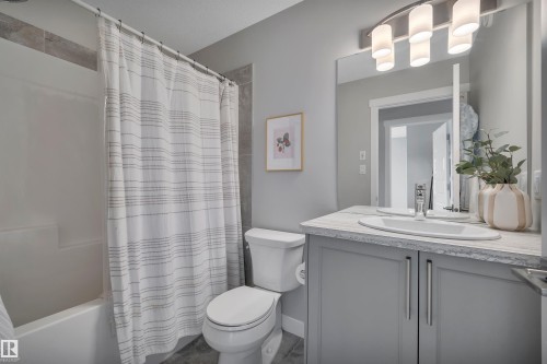 7490 Creighton Place, Edmonton, AB - Indoor Photo Showing Bathroom