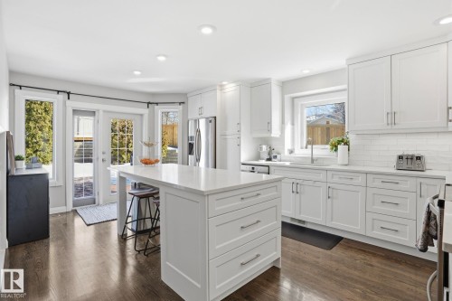 12 Evergreen Drive, St. Albert, AB - Indoor Photo Showing Kitchen With Upgraded Kitchen