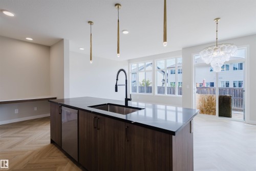 20632 43 Avenue, Edmonton, AB - Indoor Photo Showing Kitchen With Upgraded Kitchen