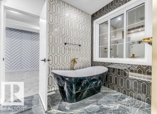 8418 Mayday Link, Edmonton, AB - Indoor Photo Showing Bathroom