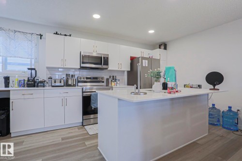 37 1530 Tamarack Boulevard, Edmonton, AB - Indoor Photo Showing Kitchen