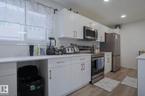 37 1530 Tamarack Boulevard, Edmonton, AB - Indoor Photo Showing Kitchen With Upgraded Kitchen