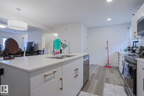 37 1530 Tamarack Boulevard, Edmonton, AB - Indoor Photo Showing Kitchen With Double Sink