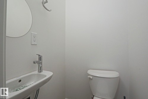37 1530 Tamarack Boulevard, Edmonton, AB - Indoor Photo Showing Bathroom