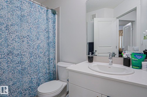 37 1530 Tamarack Boulevard, Edmonton, AB - Indoor Photo Showing Bathroom