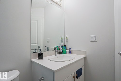 37 1530 Tamarack Boulevard, Edmonton, AB - Indoor Photo Showing Bathroom