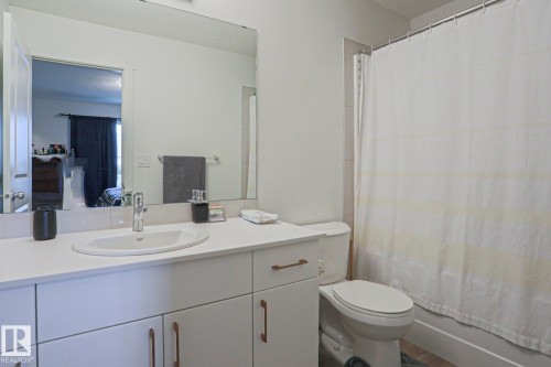 37 1530 Tamarack Boulevard, Edmonton, AB - Indoor Photo Showing Bathroom