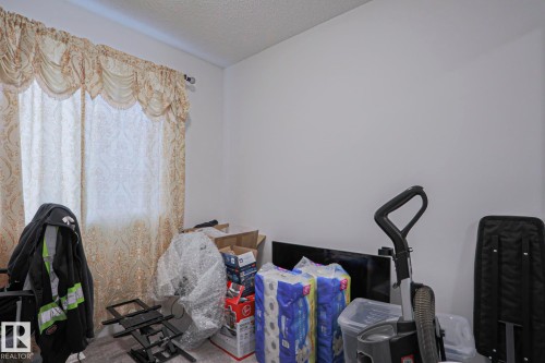 37 1530 Tamarack Boulevard, Edmonton, AB - Indoor Photo Showing Bedroom