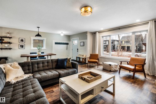 10430 148 Street, Edmonton, AB - Indoor Photo Showing Living Room
