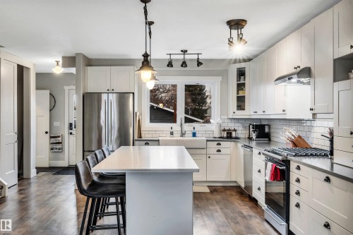 10430 148 Street, Edmonton, AB - Indoor Photo Showing Kitchen With Upgraded Kitchen