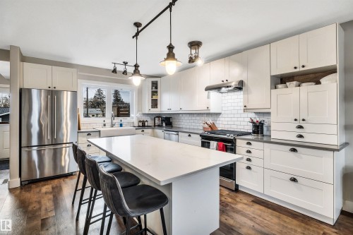 10430 148 Street, Edmonton, AB - Indoor Photo Showing Kitchen With Upgraded Kitchen