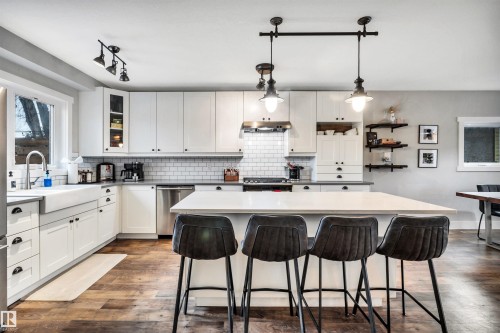 10430 148 Street, Edmonton, AB - Indoor Photo Showing Kitchen With Upgraded Kitchen