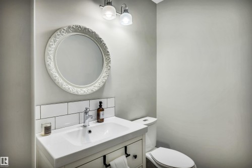 10430 148 Street, Edmonton, AB - Indoor Photo Showing Bathroom