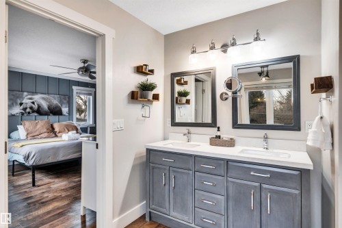 10430 148 Street, Edmonton, AB - Indoor Photo Showing Bathroom