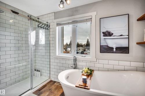 10430 148 Street, Edmonton, AB - Indoor Photo Showing Bathroom