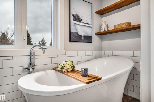 10430 148 Street, Edmonton, AB - Indoor Photo Showing Bathroom