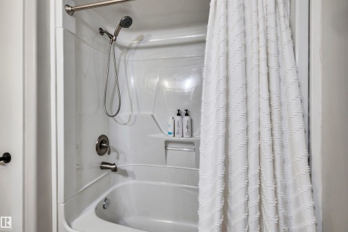 10430 148 Street, Edmonton, AB - Indoor Photo Showing Bathroom