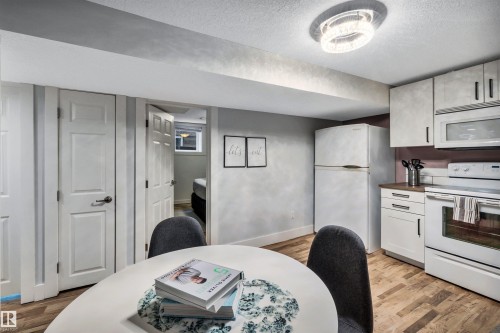 10430 148 Street, Edmonton, AB - Indoor Photo Showing Kitchen