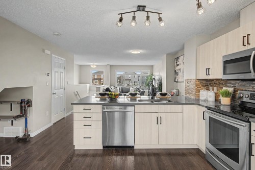 51 7503 Getty Gate, Edmonton, AB - Indoor Photo Showing Kitchen With Upgraded Kitchen