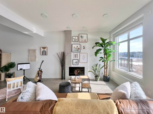 6055 King Landing Landing, Edmonton, AB - Indoor Photo Showing Living Room
