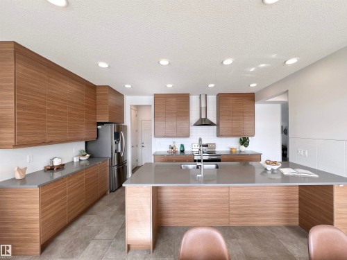 6055 King Landing Landing, Edmonton, AB - Indoor Photo Showing Kitchen