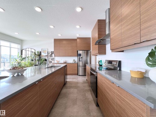 6055 King Landing Landing, Edmonton, AB - Indoor Photo Showing Kitchen