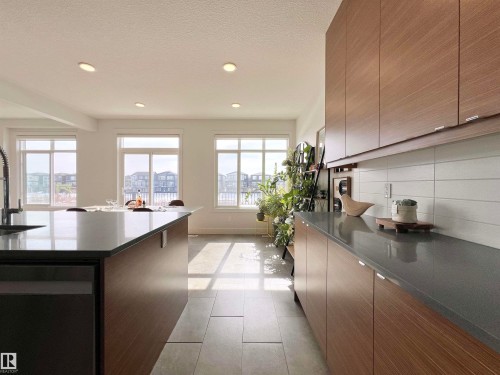 6055 King Landing Landing, Edmonton, AB - Indoor Photo Showing Kitchen