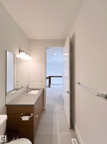 6055 King Landing Landing, Edmonton, AB - Indoor Photo Showing Bathroom