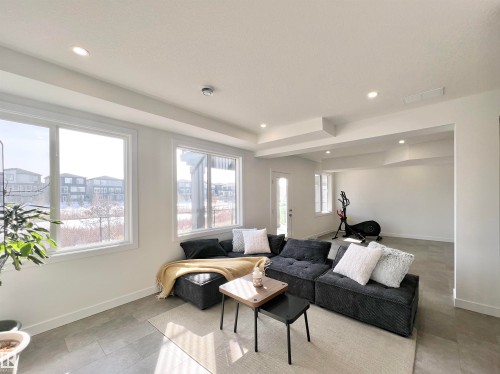 6055 King Landing Landing, Edmonton, AB - Indoor Photo Showing Living Room