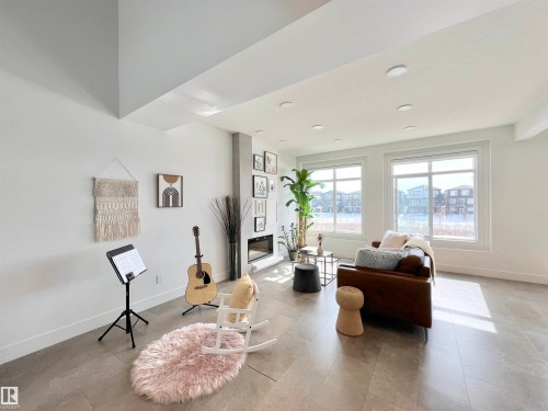 6055 King Landing Landing, Edmonton, AB - Indoor Photo Showing Living Room