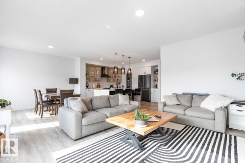 19147 22 Avenue, Edmonton, AB - Indoor Photo Showing Living Room