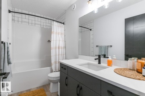 19147 22 Avenue, Edmonton, AB - Indoor Photo Showing Bathroom