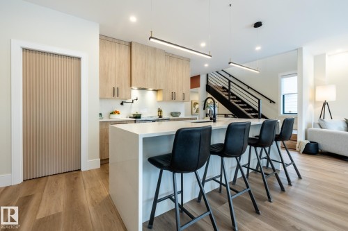 9503 142 Street, Edmonton, AB - Indoor Photo Showing Kitchen With Upgraded Kitchen