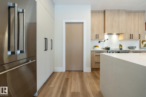 9503 142 Street, Edmonton, AB - Indoor Photo Showing Kitchen With Upgraded Kitchen